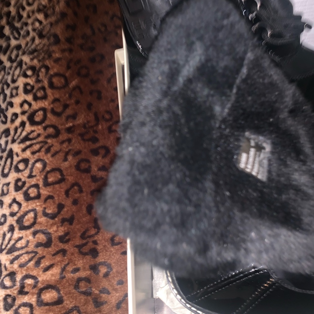 COACH BLACK PATENT LEATHER BOOT, Size 10 Excellent Condition. - Picture 2 of 10